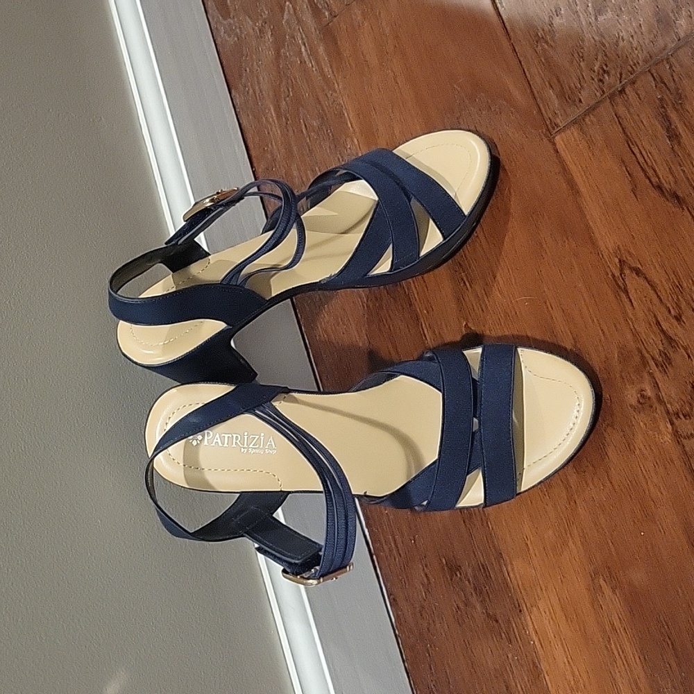 Patrizia heels size 8 navy blue